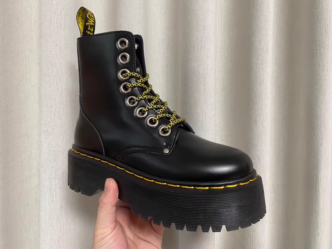 MDBXZ012 $72 DR.Martens