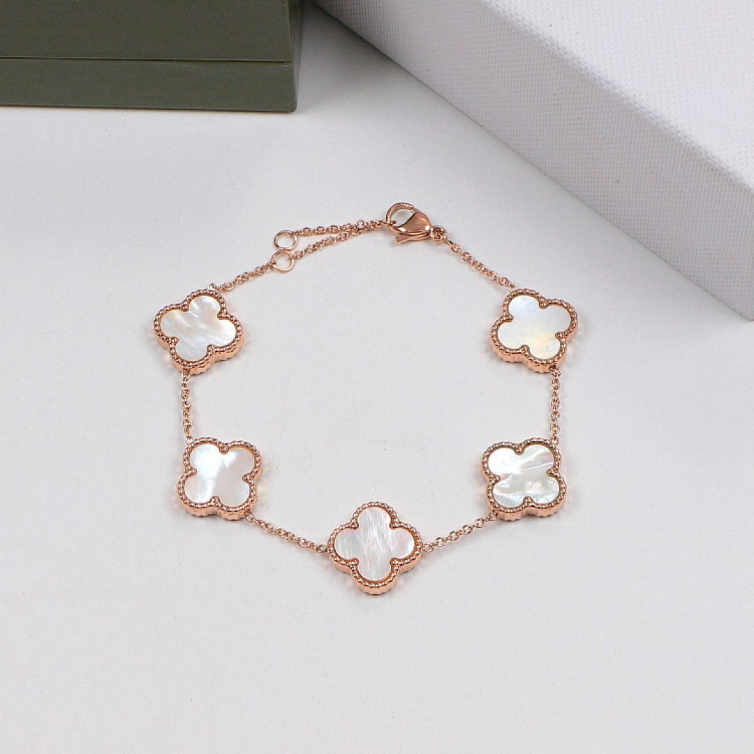 $23.57 Van Cleef & Arpels HE7781